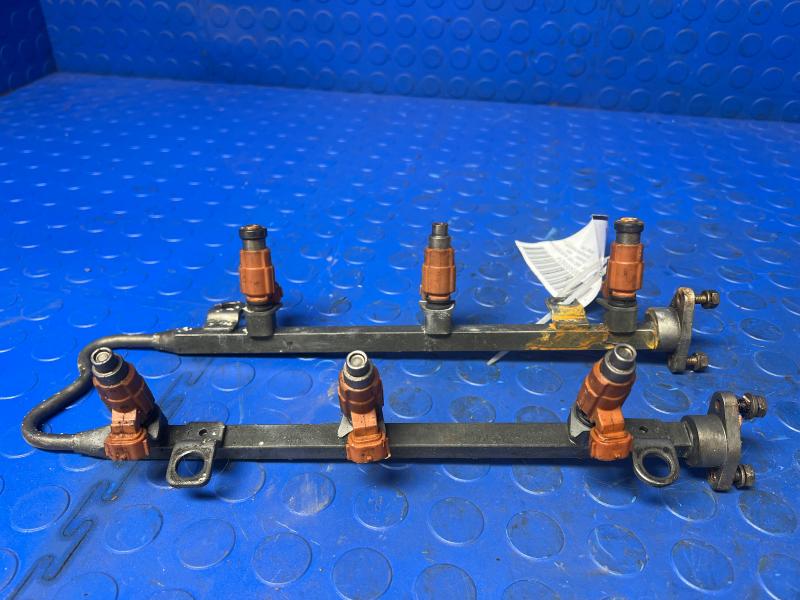 2000-2005 Mitsubishi Eclipse 3.0L 6 Cyl Fuel Rail w/ Six Injectors OEM MD319791