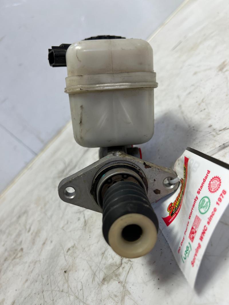 2006 Ford Expedition Master Cylinder