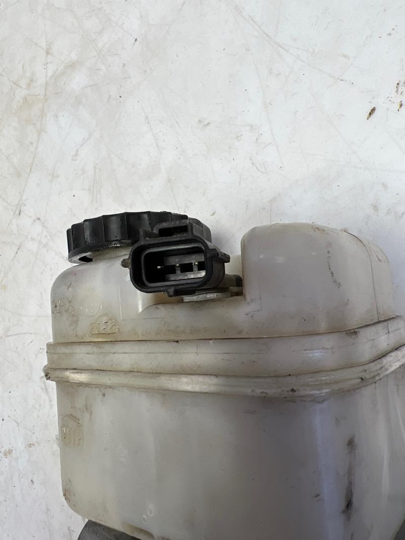 2006 Ford Expedition Master Cylinder