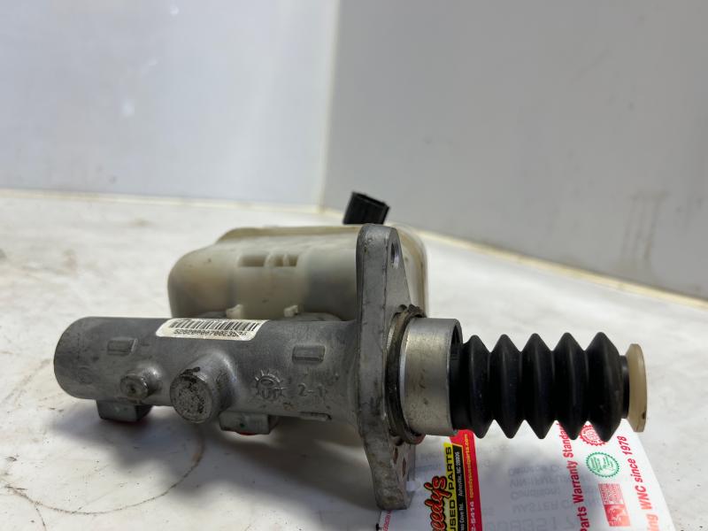 2006 Ford Expedition Master Cylinder