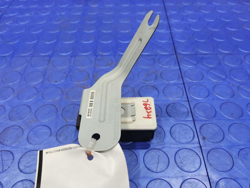 2016-2018 Kia Sorento TPMS Tire Pressure Control Module Genuine OEM 95800C6000