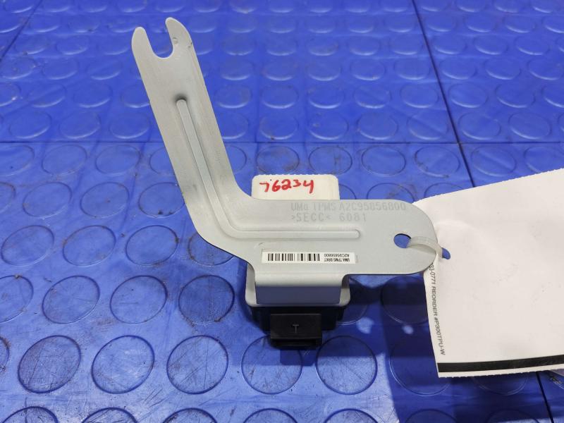 2016-2018 Kia Sorento TPMS Tire Pressure Control Module Genuine OEM 95800C6000