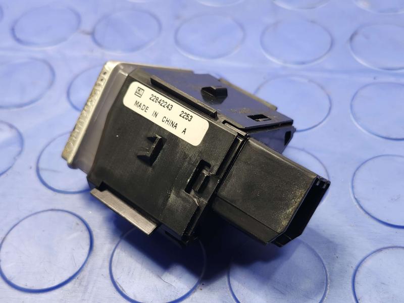 2013-2018 Cadillac ATS Keyless Ignition Push Start Button with Key FOB OEM 22842243