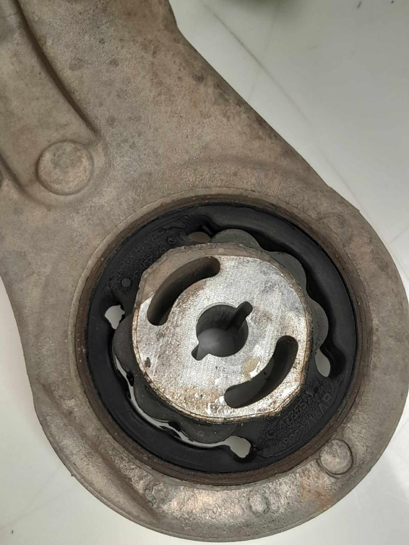 2015 - 2018 Jeep Cherokee Front Lower Control Arm LH Driver Side OEM 4668993AF