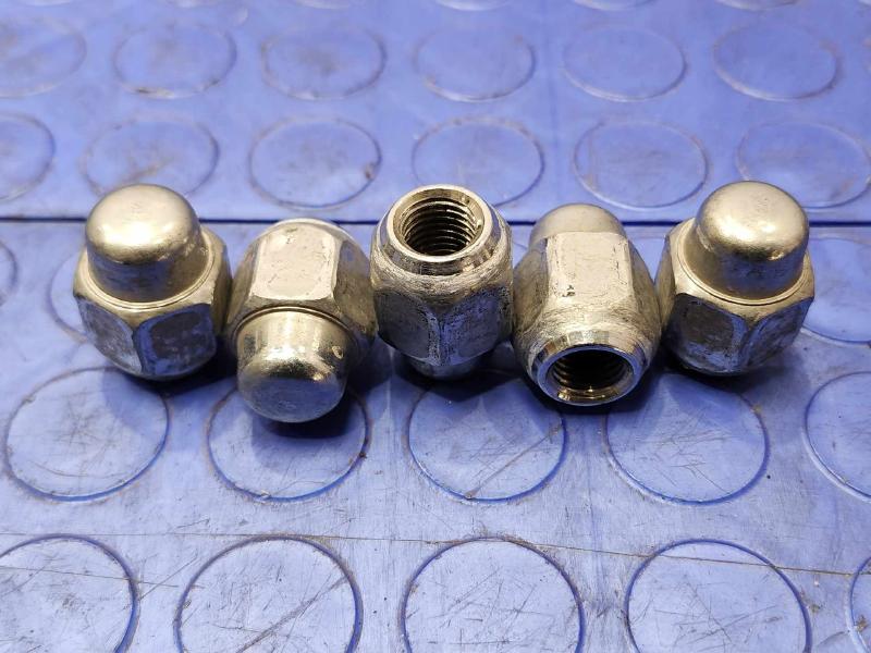 2015 Hyundai Santa Fe Lug Nuts