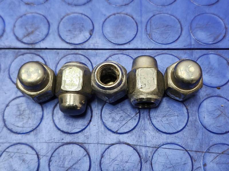 2015 Hyundai Santa Fe Lug Nuts
