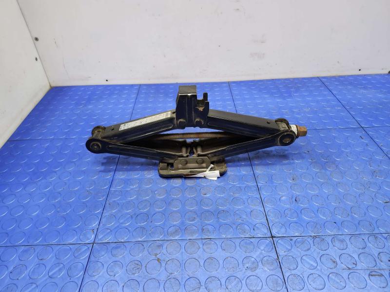 2016 Kia Sedona Jack Assembly