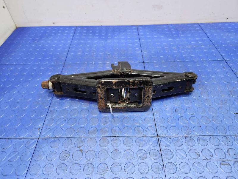 2016 Kia Sedona Jack Assembly