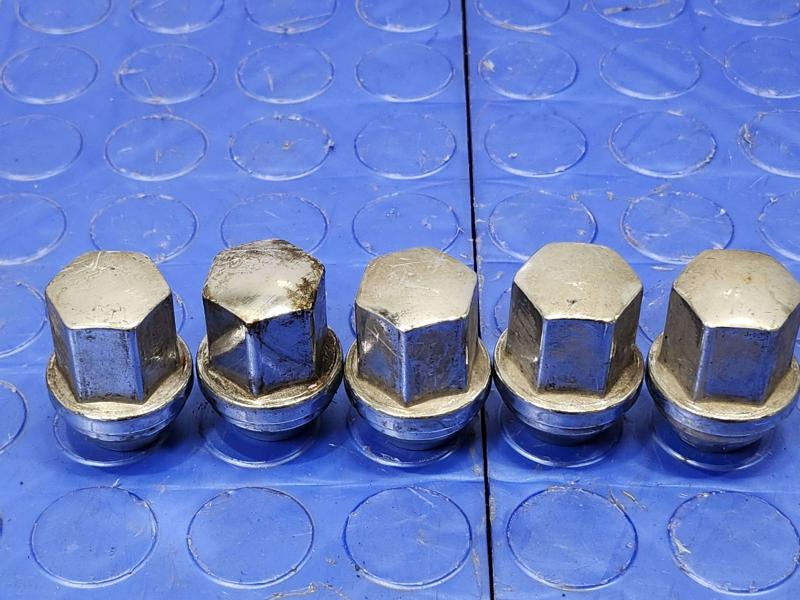 2015 Ford Mustang Lug Nuts