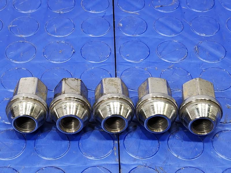 2015 Ford Mustang Lug Nuts