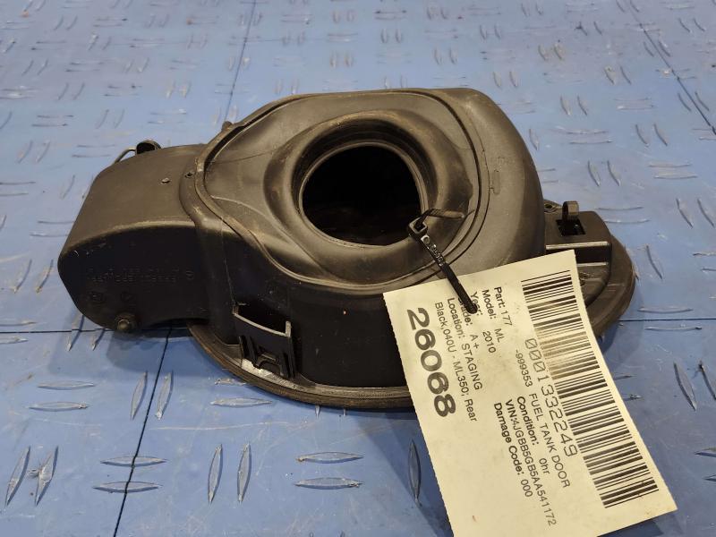 2010 Mercedes ML-Class Fuel Tank Door