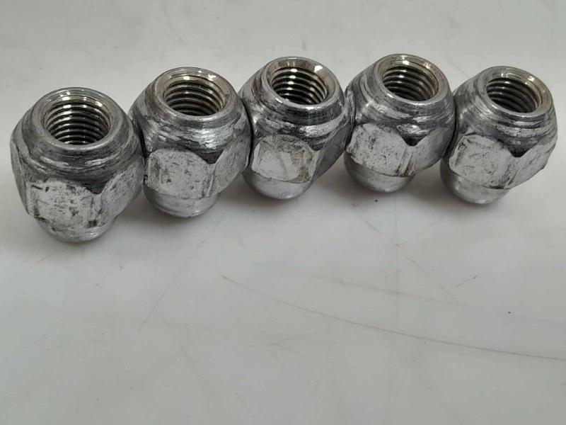 2018 Hyundai Elantra Lug Nuts