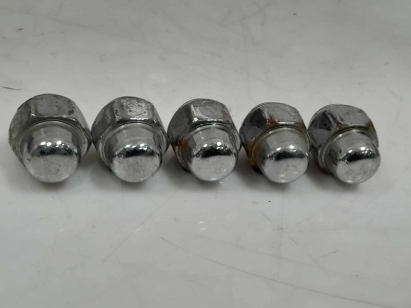 2018 Hyundai Elantra Lug Nuts