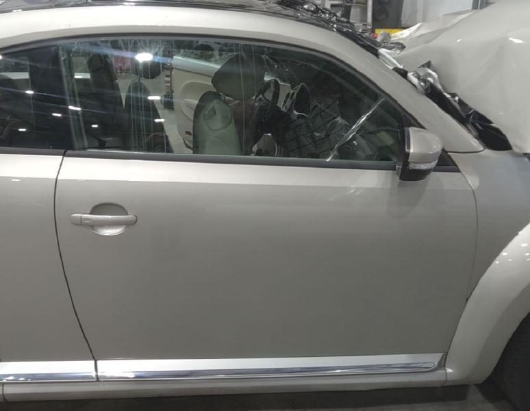 2013 Volkswagen Beetle Front Door
