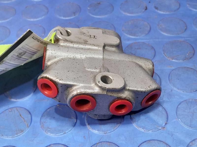 2006-2008 Pontiac Solstice Rear Brake Proportioning Valve OEM 15282123