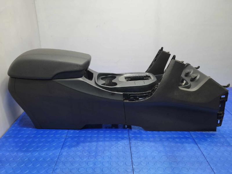 2013 Hyundai Santa Fe Front Console