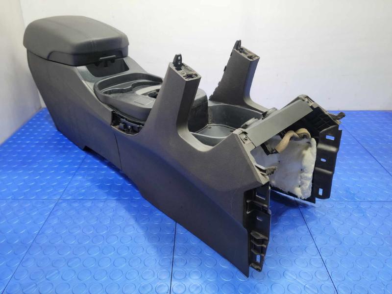2013 Hyundai Santa Fe Front Console
