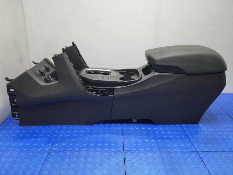 2013 Hyundai Santa Fe Front Console