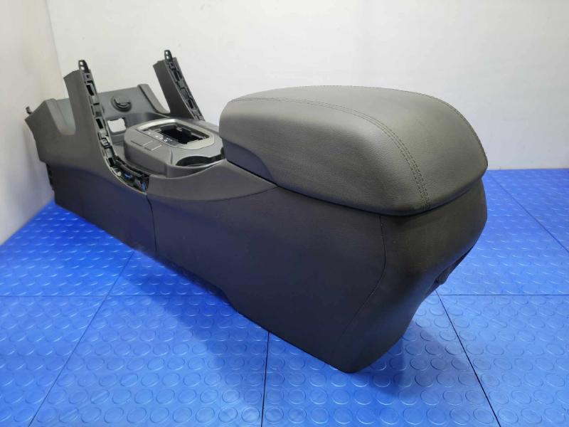 2013 Hyundai Santa Fe Front Console