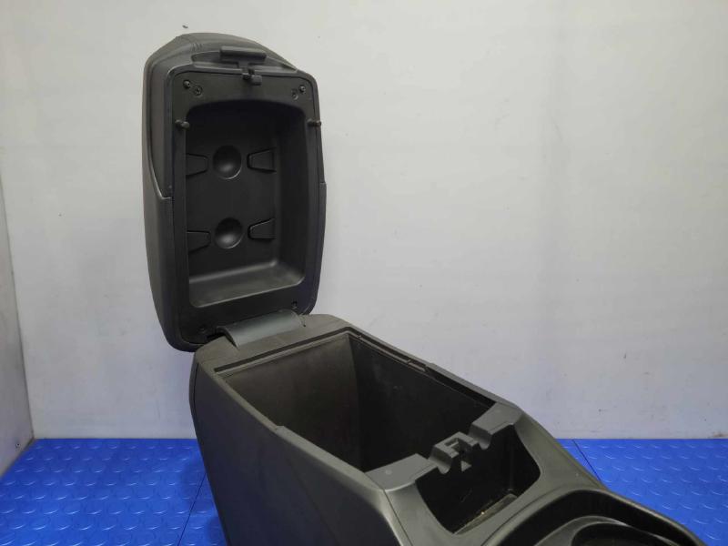 2013 Hyundai Santa Fe Front Console