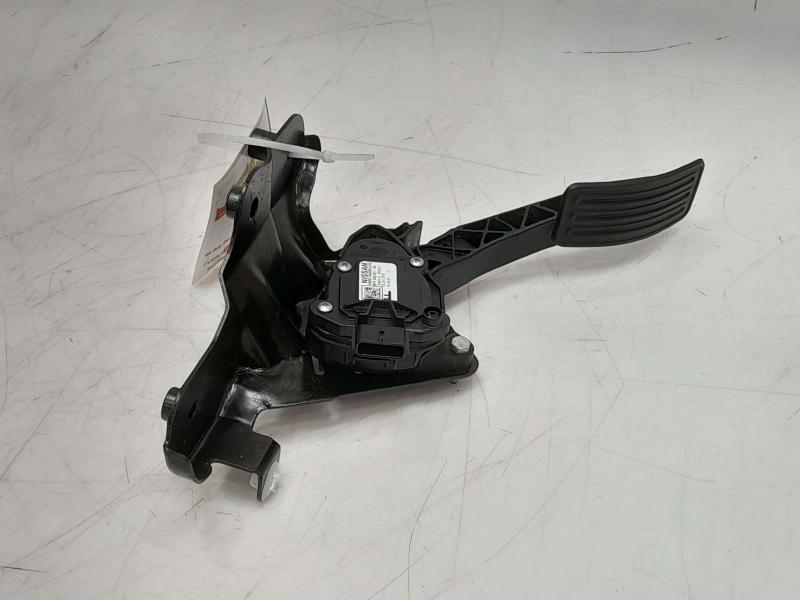 2015 - 2021 Nissan Murano Accelerator Pedal Assembly OEM 18002-5AA0B