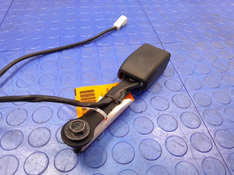 2014 Nissan Versa Front Seat Belt