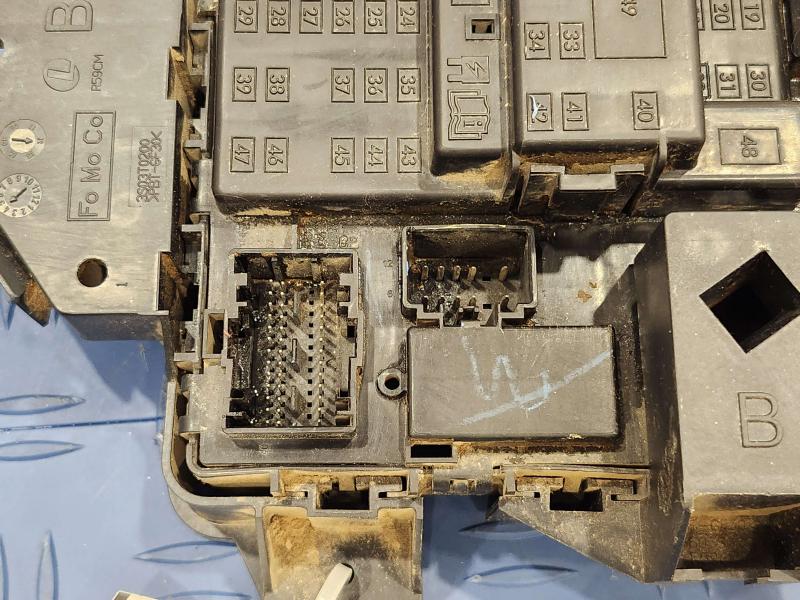 2012 Ford F-250 Super Duty Cabin Fuse Box