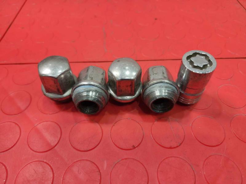 2015 Buick Regal Lug Nuts