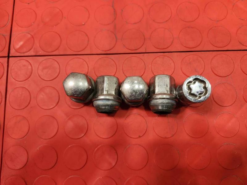 2015 Buick Regal Lug Nuts