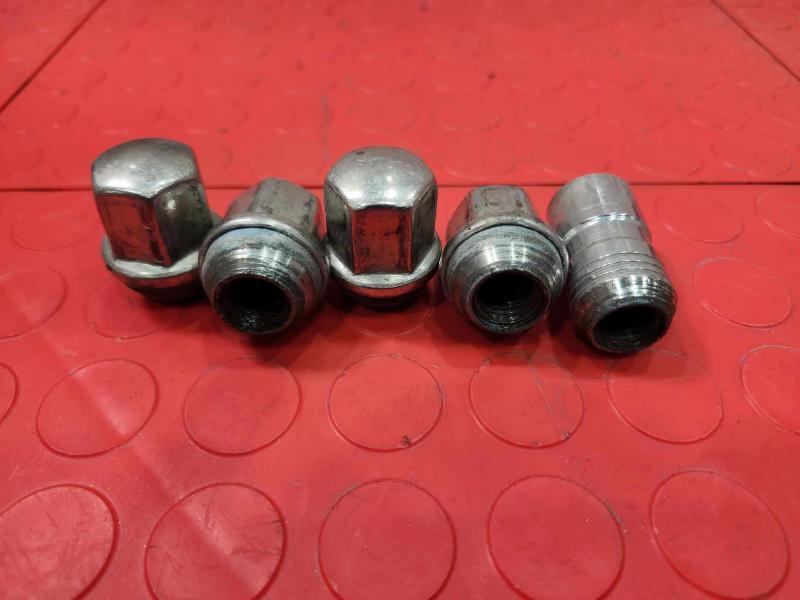2015 Buick Regal Lug Nuts