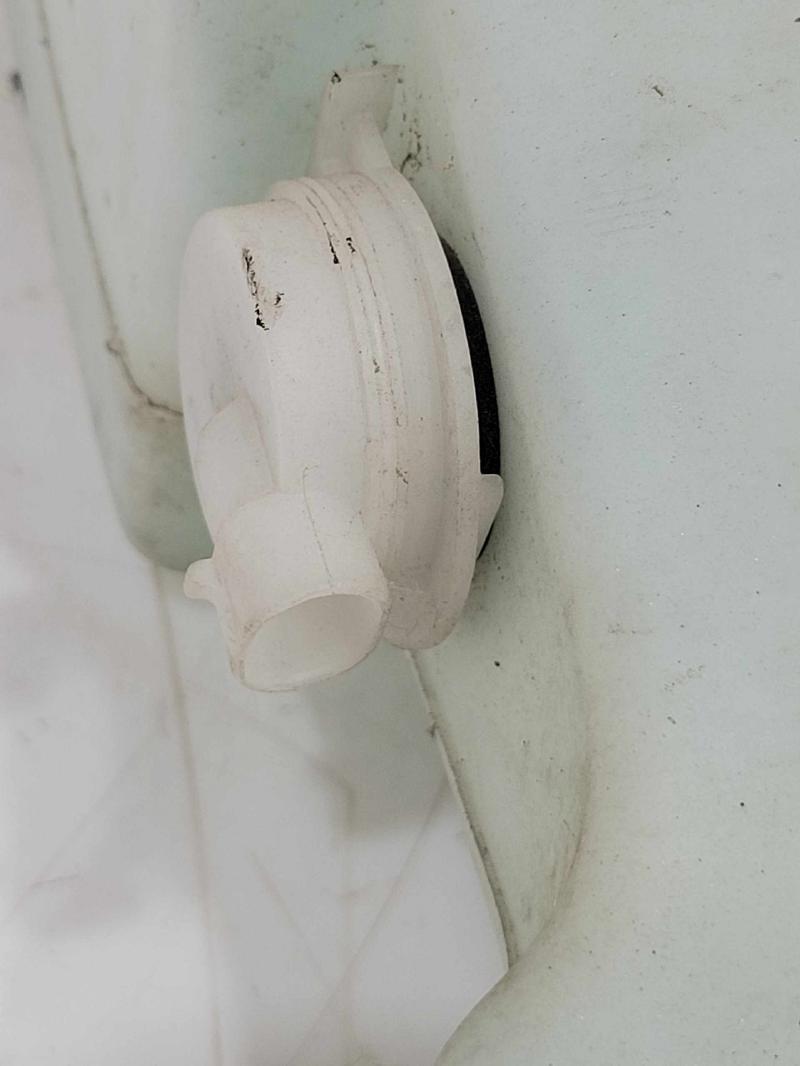 2008 GMC Yukon XL Washer Bottle