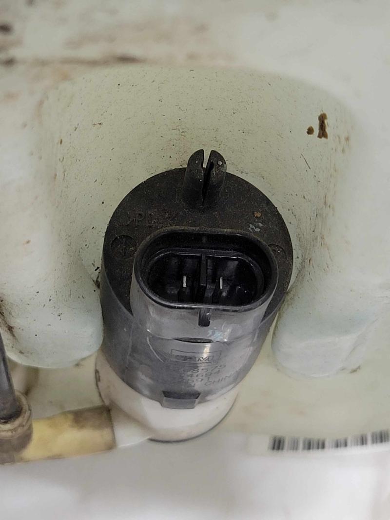 2008 GMC Yukon XL Washer Bottle