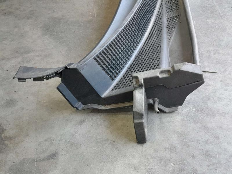 2011-2013 Kia Sorento Cowl Panel Top Cover Grille Genuine OEM 861502P001