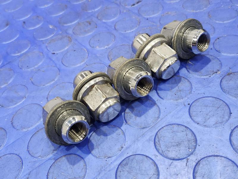 2017 Toyota Prius Lug Nuts