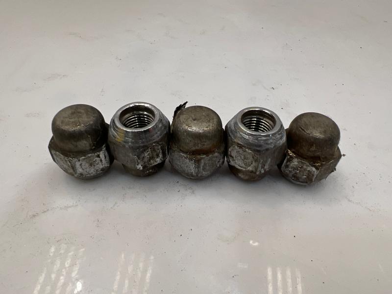 2011 Nissan Juke Lug Nuts