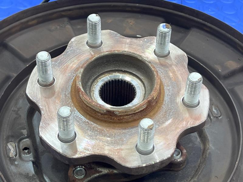 2014 Infiniti QX80 Rear Knuckle/Stub Axle