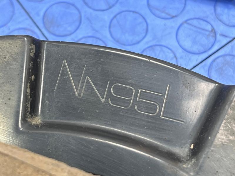 2014 Infiniti QX80 Rear Knuckle/Stub Axle