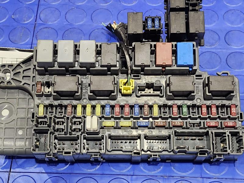 2007-2008 Honda Fit Cabin Fuse Box Relay Junction Block Genuine OEM Part