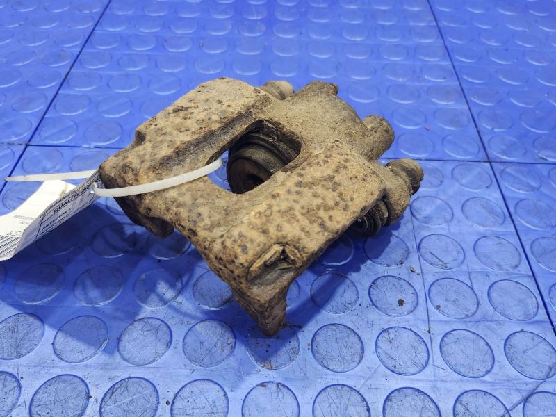 2004 Ford Explorer Caliper