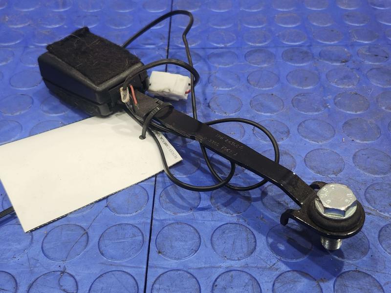 2011 Maserati Quattroporte Front Seat Belt