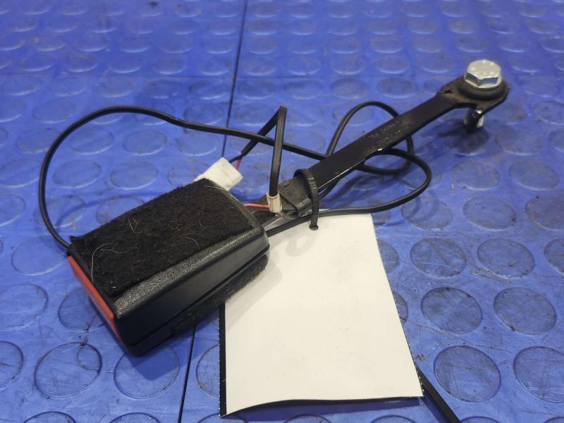 2011 Maserati Quattroporte Front Seat Belt