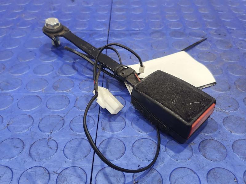 2011 Maserati Quattroporte Front Seat Belt