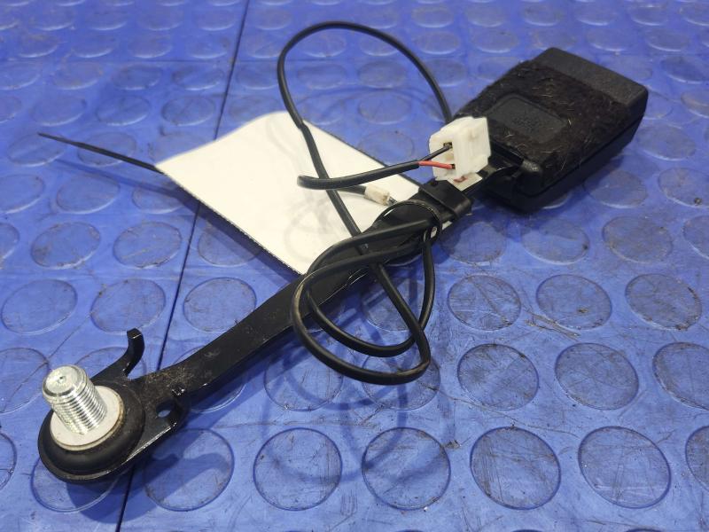 2011 Maserati Quattroporte Front Seat Belt