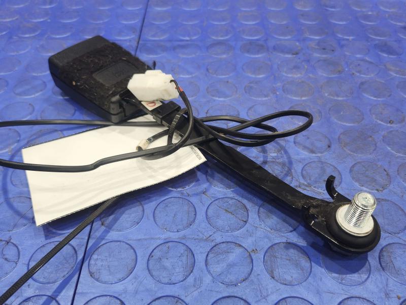 2011 Maserati Quattroporte Front Seat Belt