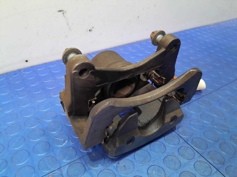 2015 Chrysler 200 Caliper