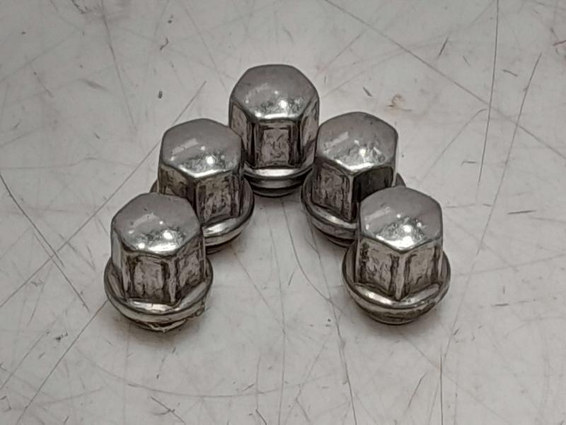 2010 Chevrolet Camaro Lug Nuts