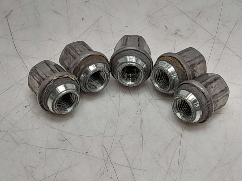 2010 Chevrolet Camaro Lug Nuts