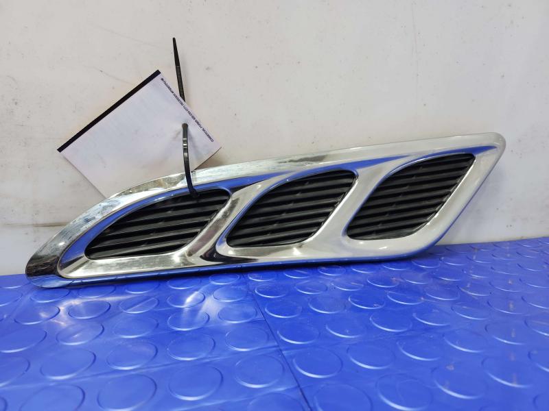 2011 Infiniti QX56 Fender Moulding