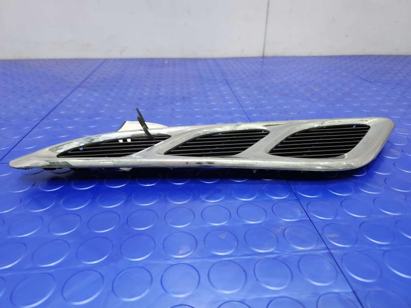 2011 Infiniti QX56 Fender Moulding