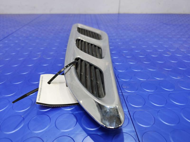 2011 Infiniti QX56 Fender Moulding